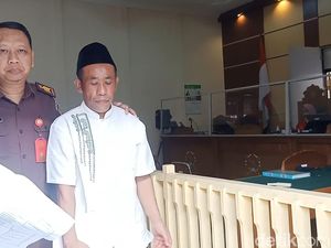 Tangis Anak Korban Pecah di Sidang Mbah Slamet Dukun Banjarnegara Tangis Anak Korban Pecah di Sidang Mbah Slamet Dukun Banjarnegara