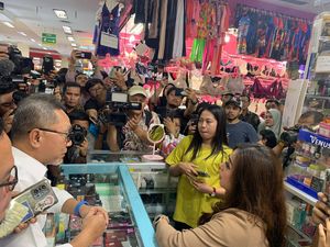 Zulhas Dicurhati Pedagang yang Sepi Pembeli, Kali Ini di PGC Zulhas Dicurhati Pedagang yang Sepi Pembeli, Kali Ini di PGC