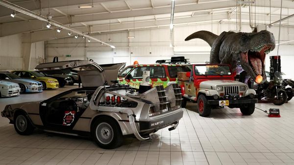 Museum di Paris Tawarkan Berkendara dengan Mobil Ikonik Film Terkenal