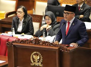 RUU ASN Disahkan, Menteri PANRB Jamin Honorer Tak Kena PHK Massal