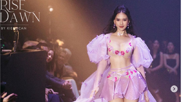 10 Foto Miss Universe Vietnam 2023, Dituding Curang, Nyontek Google