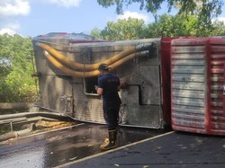 Mobil Damkar Karangasem Terguling Saat Menuju TKP Kebakaran