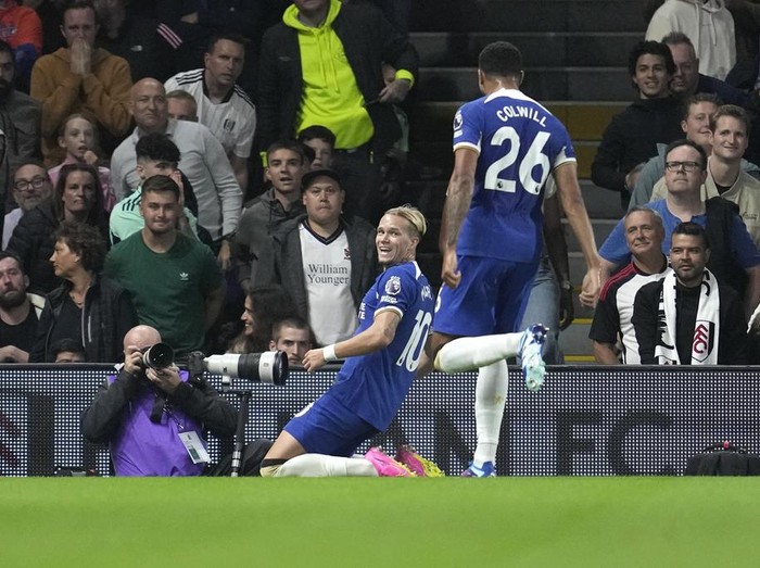 Chelsea berhasil mengalahkan Fulham 2-0 dalam lanjutan Liga Inggris. Mykhailo Mudryk mencetak gol perdananya untuk The Blues pada laga ini. Fulham vs Chelsea berlangsung di Craven Cottage, Selasa (3/10/2023) dini hari WIB.