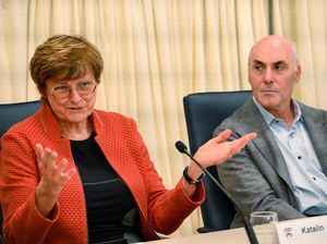 Ini 2 Ilmuwan yang Raih Nobel Kedokteran berkat Temuan mRNA Vaksin COVID-19 Ini 2 Ilmuwan yang Raih Nobel Kedokteran berkat Temuan mRNA Vaksin COVID-19