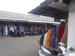 Jeritan Pedagang Pasar Cipadu: Orang Lewat Pun Nggak Nampak!