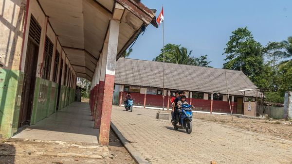 Potret Sekolah Dasar Terdampak Tol Serang-Panimbang
