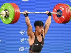 Angkat Besi Lewat Rahmat Erwin Abdullah Sumbang Emas Ke-58