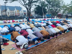 Warga Cimahi Rela Panas-panasan Salat Istisqa demi Hujan