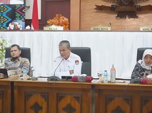 KPU Dompu Coret 4 Bacaleg Mantan Napi Korupsi KPU Dompu Coret 4 Bacaleg Mantan Napi Korupsi
