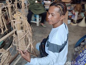 Kisah Rofiq Hidupkan Wisata Kota Lama Semarang Lewat Wayang Suket