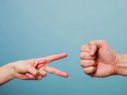 Sejarah Kelam Suwit Jepang, Lekat dengan Bisnis Esek-esek