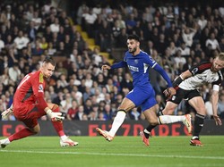 Chelsea memperbesar keunggulan menjadi 2-0 semenit berselang. Kini giliran Armando Borja yang mencetak gol. Chelsea memimpin dua gol sampai turun minum. REUTERS/Tony Obrien  