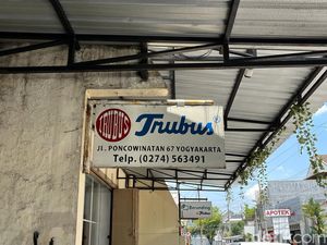 Lika-liku Trubus Eksis Sejak 1958: Sempat Buka Katering Kini Konsisten Jual Kue Lika-liku Trubus Eksis Sejak 1958: Sempat Buka Katering Kini Konsisten Jual Kue