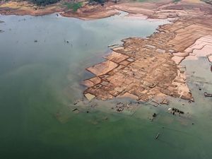 Elevasi Waduk Jatigede Mulai Naik Seiring Turun Hujan di Hulu Sungai Elevasi Waduk Jatigede Mulai Naik Seiring Turun Hujan di Hulu Sungai