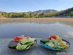 Sueger! Menikmati Lotis Mbah Sumi Sejak 1980 di Tepi Telaga Wonogiri
