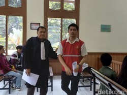 Salam Metal Ferdian Paleka dan Hukuman Penjara yang Membayangi Salam Metal Ferdian Paleka dan Hukuman Penjara yang Membayangi