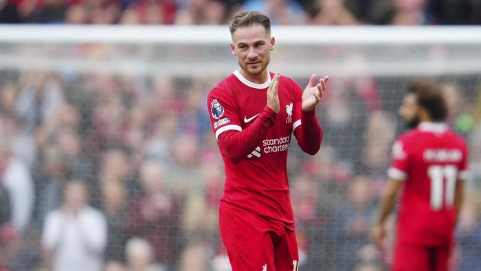 Liverpools Alexis Mac Allister walks off to be substituted during the English Premier League soccer match between Liverpool and West Ham at the Anfield stadium in Liverpool, England, Sunday, Sept. 24, 2023. (AP Photo/Jon Super)