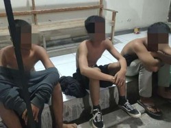 4 Gangster Mabuk dan Bawa Celurit di Kota Kediri Ditangkap Warga