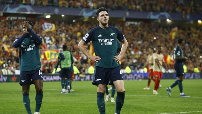 Soccer Football - Champions League - Group B - RC Lens v Arsenal - Stade Bollaert-Delelis, Lens, France - October 3, 2023  Arsenals Declan Rice and Eddie Nketiah look dejected after the match REUTERS/Christian Hartmann