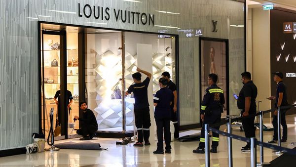 Bagian Mal Siam Paragon yang Rusak Akibat Penembakan Mulai Diperbaiki