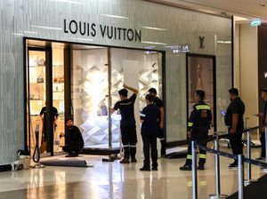 Bagian Mal Siam Paragon yang Rusak Akibat Penembakan Mulai Diperbaiki