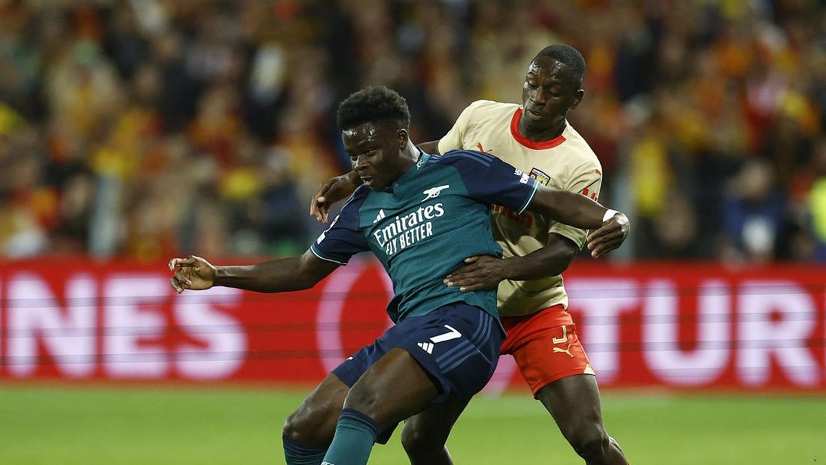 Bukayo Saka cedera (REUTERS/CHRISTIAN HARTMANN)