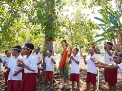 Dukung Pemerataan Pendidikan, Pegawai Citilink Mengajar Anak SD di Sumba