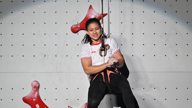 Indonesiaís Desak Made Rita Kusuma Dewi reacts after beating Chinaís Deng Lijuan in the womenís speed climbing at the Hangzhou 2022 Asian Games in Hangzhou in Chinaís Zhejiang province on October 3, 2023. (Photo by ADEK BERRY / AFP)