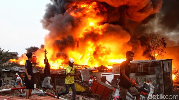 Terkini! Foto-foto Kebakaran di Gandaria