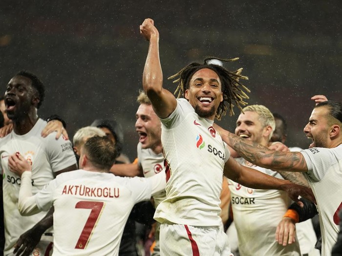 Galatasaray's players celebrate after winning the Champions League group A soccer match between Manchester United and Galatasaray at the Old Trafford stadium in Manchester, England, Tuesday, Oct. 3, 2023. Galatasaray won 3-2. (AP Photo/Dave Thompson)