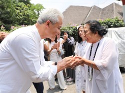 Ganjar Pranowo Dapat Wejangan dari Ceu Popong, Ini Pesannya