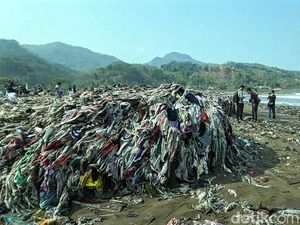 Sumber Gunungan Sampah di Pesisir Loji Sukabumi Kini Diselidiki Polisi