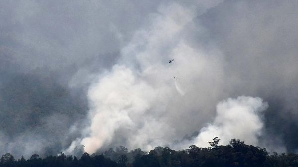Helikopter Dikerahkan untuk Atasi Kebakaran Gunung Lawu