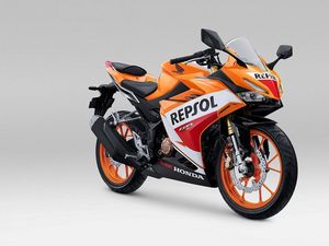 Honda New CBR150R Edisi MotoGP Dirilis, Harga Rp 42 Jutaan Honda New CBR150R Edisi MotoGP Dirilis, Harga Rp 42 Jutaan