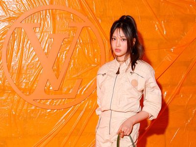 7 Gaya Hyein NewJeans Jadi BA Louis Vuitton Termuda di Paris Fashion Week