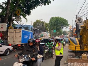 Ini Biang Kerok Macet di Jalan Akses UI Depok, Mulai Diurai Polisi Ini Biang Kerok Macet di Jalan Akses UI Depok, Mulai Diurai Polisi