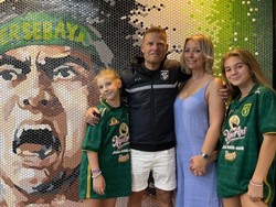 Josep Gombau Ingin Persembahkan Kemenangan Persebaya untuk Keluarga