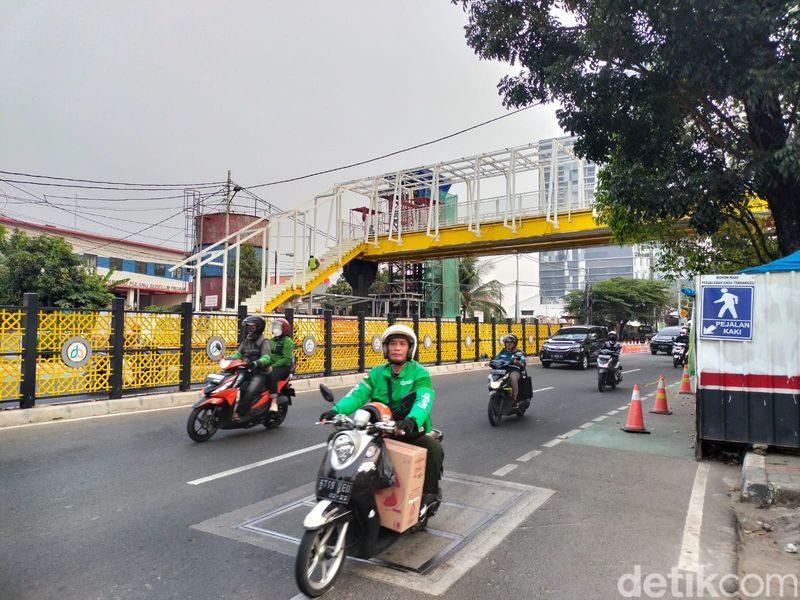 JPO Soepomo, Tebet, Jaksel, 3 Oktober 2023. (Astrid Meishella/magang detikcom)