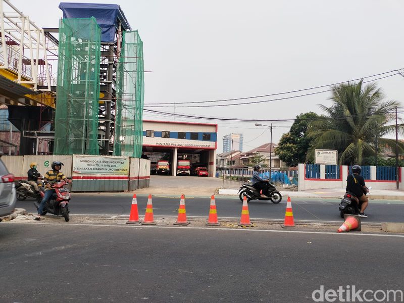 JPO Soepomo, Tebet, Jaksel, 3 Oktober 2023. (Astrid Meishella/magang detikcom)