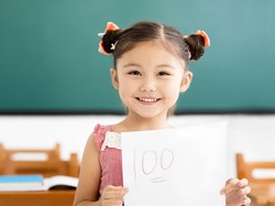 7 Ciri-ciri Anak Pintar dan Cerdas Menurut Psikolog, Bunda Harus Tahu!