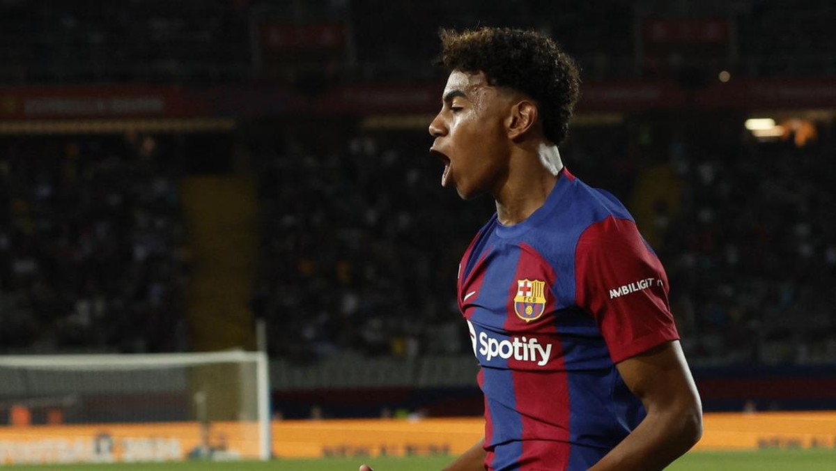 Lamine Yamal dikabarkan diincar oleh PSG. (Foto: REUTERS/ALBERT GEA)