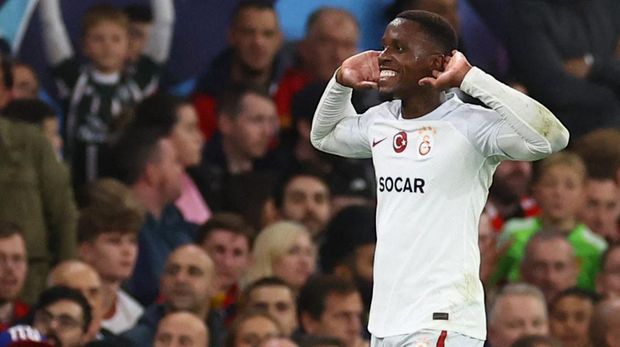 Soccer Football - Champions League - Group A - Manchester United v Galatasaray - Old Trafford, Manchester, Britain - October 3, 2023 Galatasaray's Wilfried Zaha celebrates scoring their first goal REUTERS/Carl Recine
