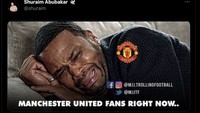 Fans MU diyakini sedang berurai air mata usai timnya kalah lagi di Liga Champions. Foto: dok. Internet/X (Twitter)