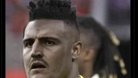 Andre Onana bagaikan Harry Maguire usai blunder lawan Galatasaray. Foto: dok. Internet/X (Twitter)