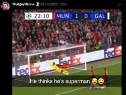 Begini gaya Onana gagal mengantisipasi gol pertama Galatasaray. Diledek mirip Superman. (Foto: Twitter @Lilify2022)