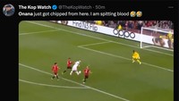 Yang gak habis pikir, kok bisa Andre Onana kebobolan lewat bola chip yang jaraknya cukup jauh? (Foto: Twitter @TheKopWatch)