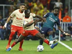 Cederanya Bukayo Saka pada babak pertama membuat serangan Arsenal lebih mudah diredam.  REUTERS/Christian Hartmann  