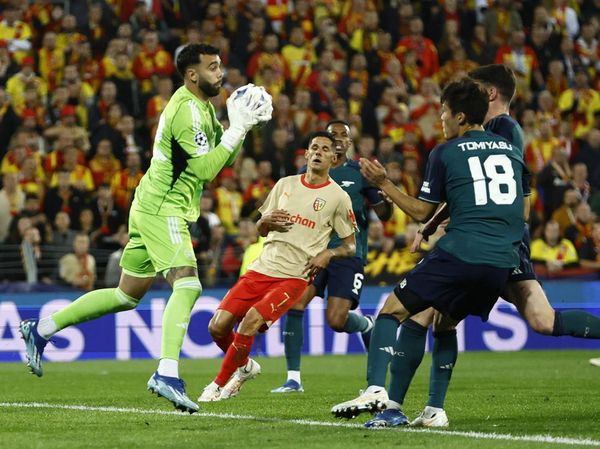 Momen Arsenal Keok di Markas Lens