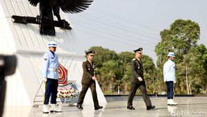 Momen Kasum TNI Pimpin Upacara Ziarah di TMP Kalibata