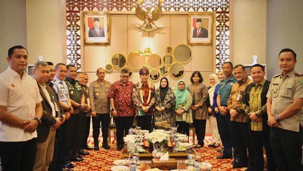 Momen Pj Gubernur Sumsel Bahas Penanganan Karhutla Usai Tiba di Palembang